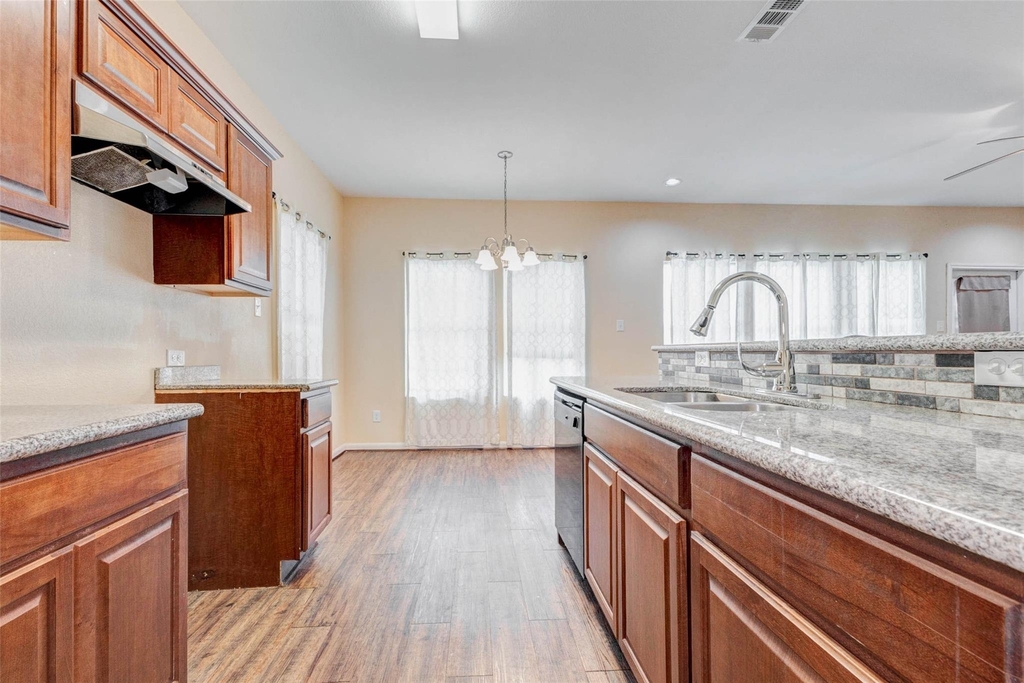 8605 Beviamo Street - Photo 4