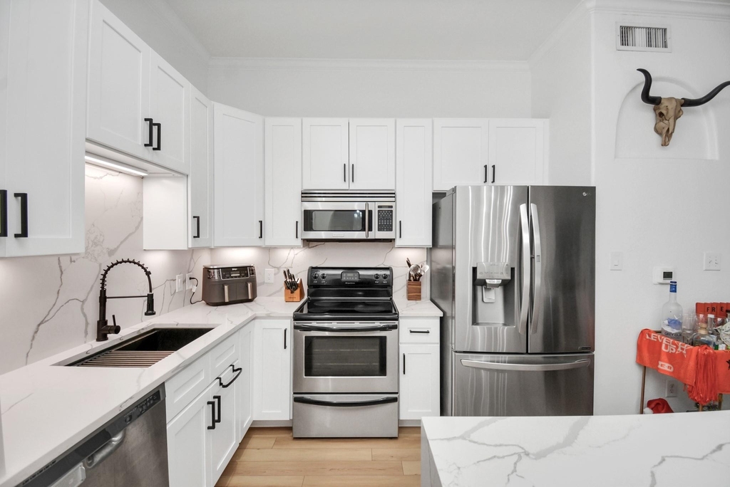 1441 East Street - Photo 5