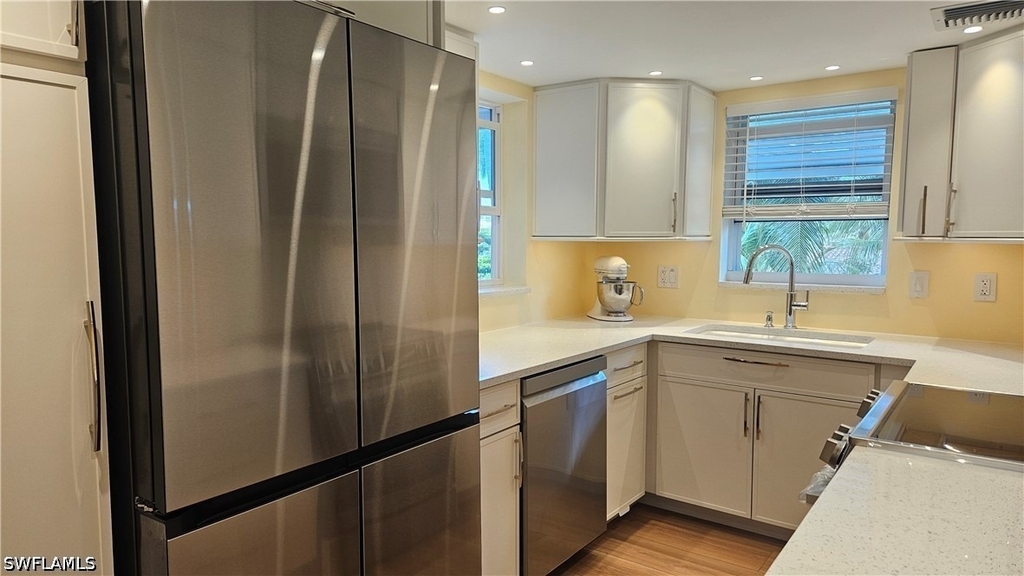 301 6th Avenue S - Photo 11