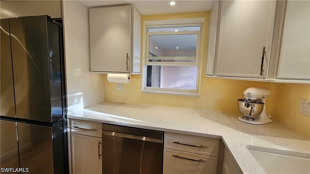 301 6th Avenue S - Photo 13