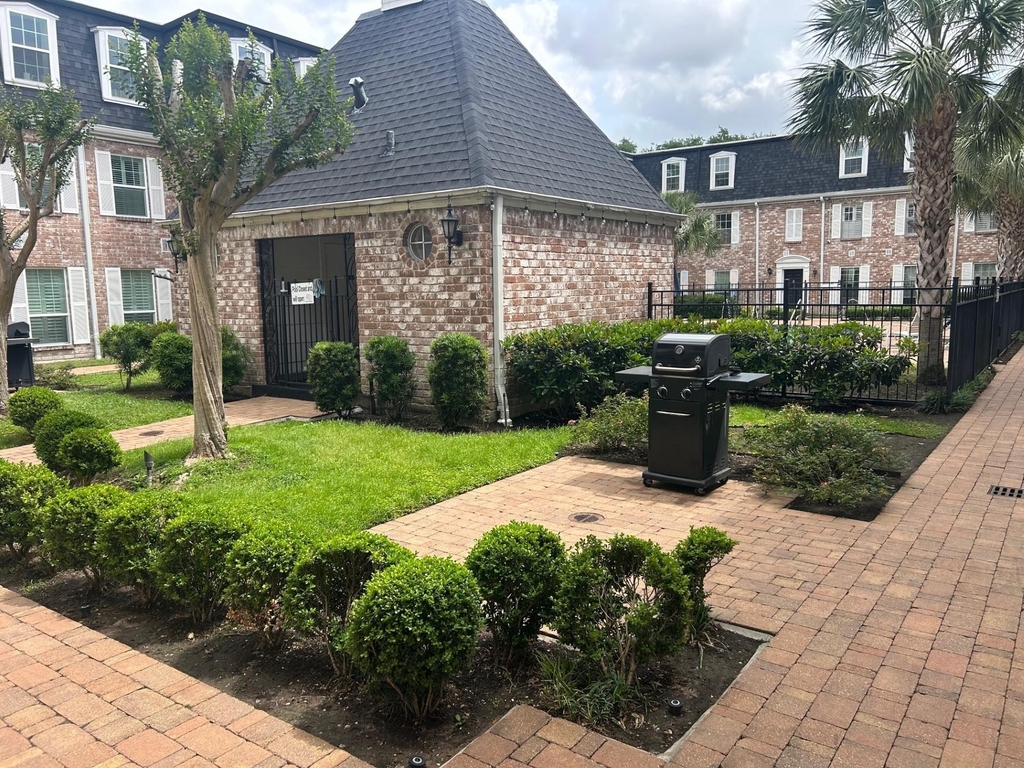 359 N Post Oak Lane - Photo 2