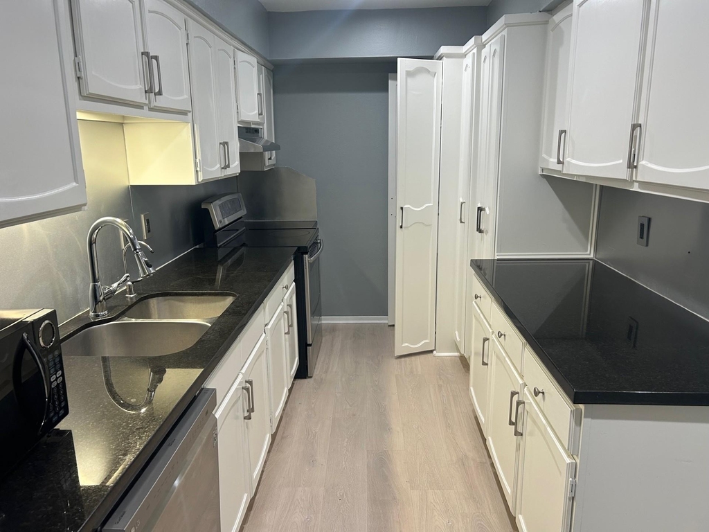 359 N Post Oak Lane - Photo 7