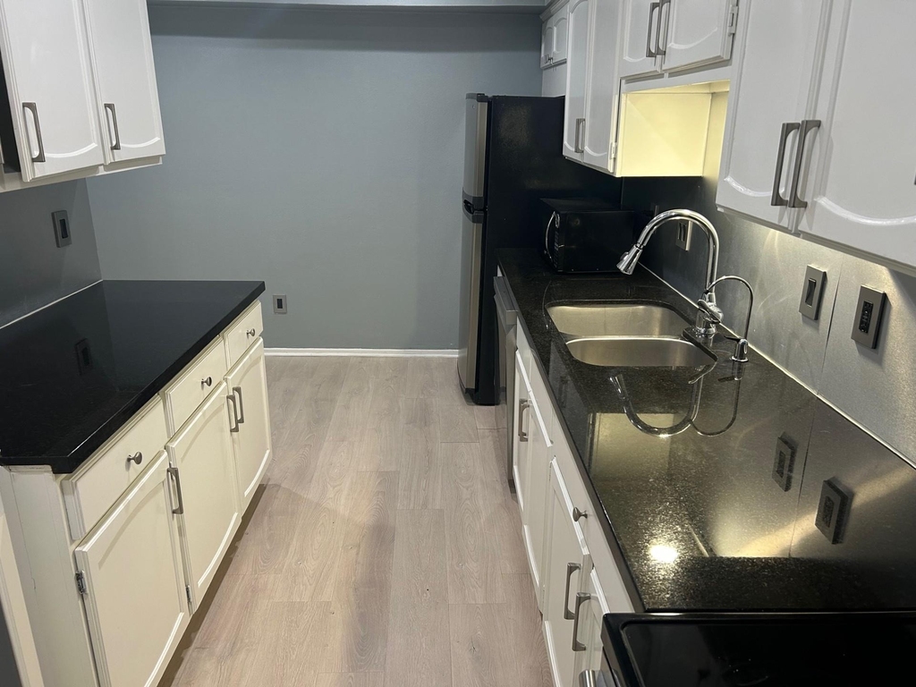 359 N Post Oak Lane - Photo 9