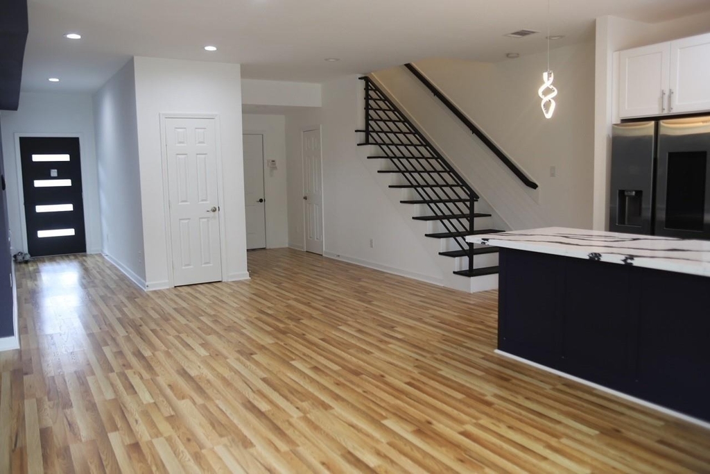 5126 Lyndhurst Drive - Photo 3