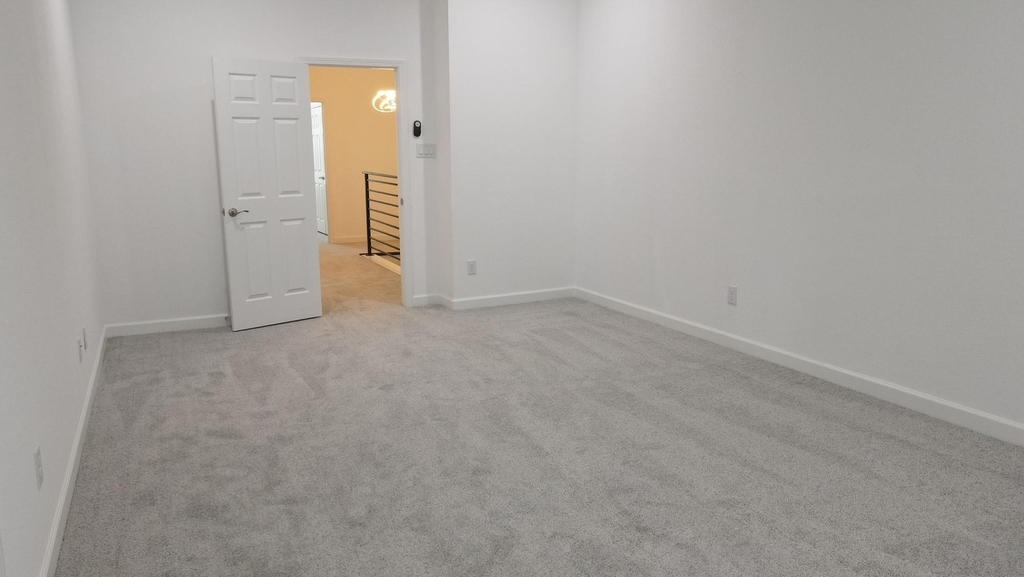 5126 Lyndhurst Drive - Photo 4