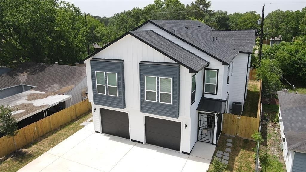5126 Lyndhurst Drive - Photo 0