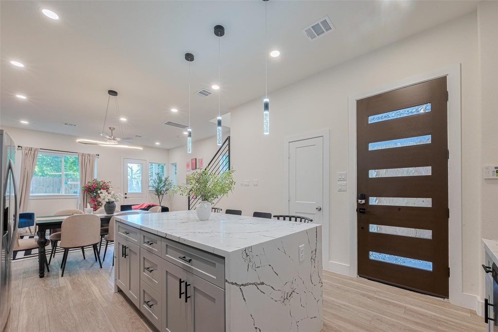 2909 Nagle Street - Photo 0