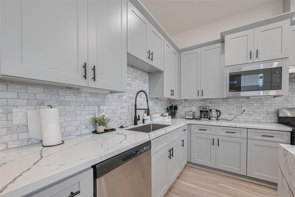 2909 Nagle Street - Photo 3