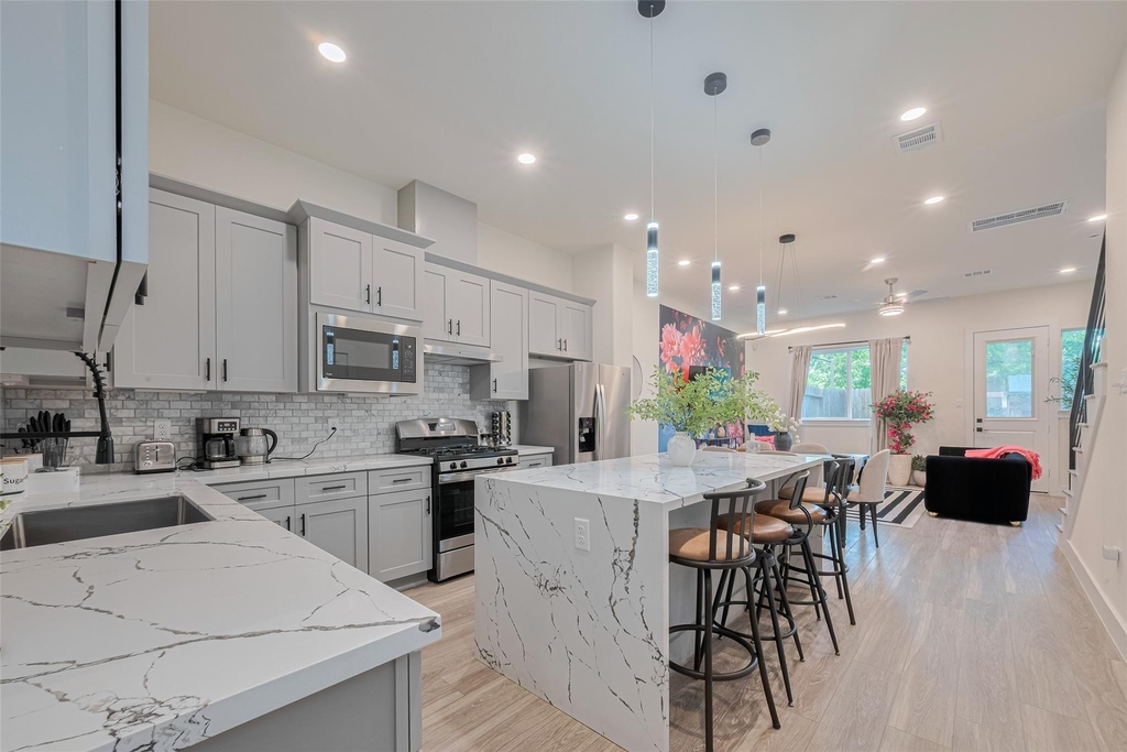 2909 Nagle Street - Photo 1