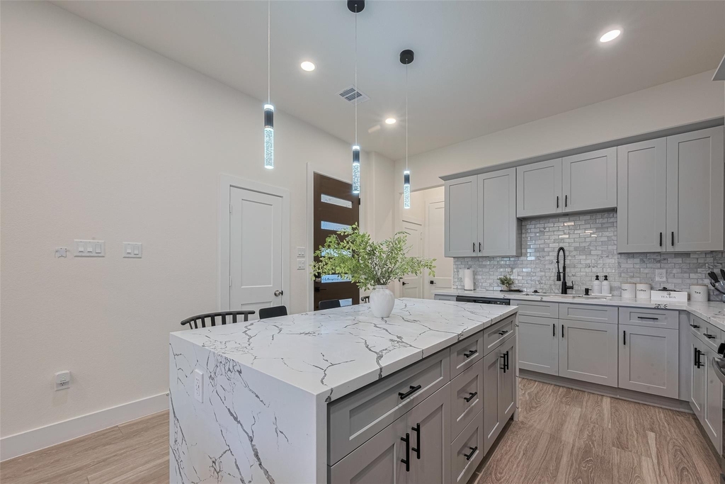 2909 Nagle Street - Photo 9