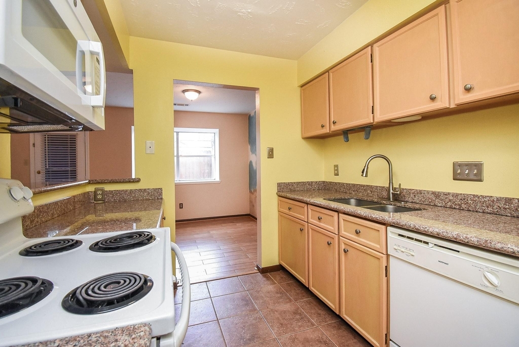7822 Greenedge Drive - Photo 6