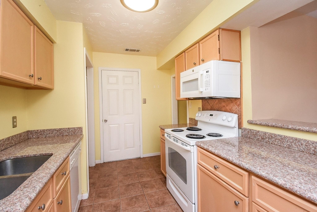 7822 Greenedge Drive - Photo 5