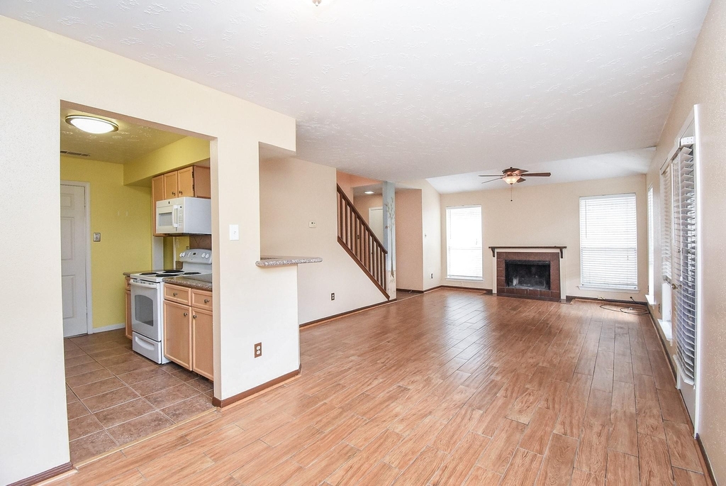 7822 Greenedge Drive - Photo 4