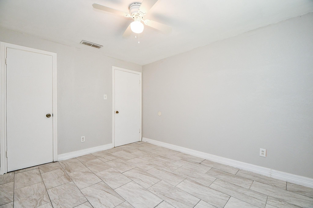 5811 Greencraig Drive - Photo 15