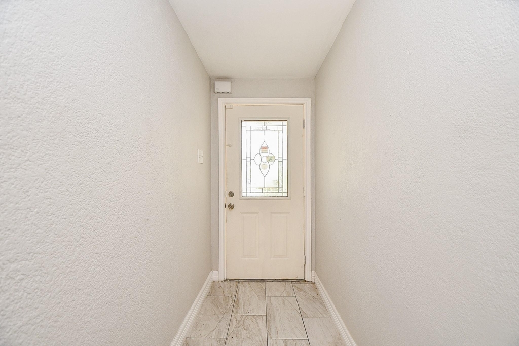 5811 Greencraig Drive - Photo 4