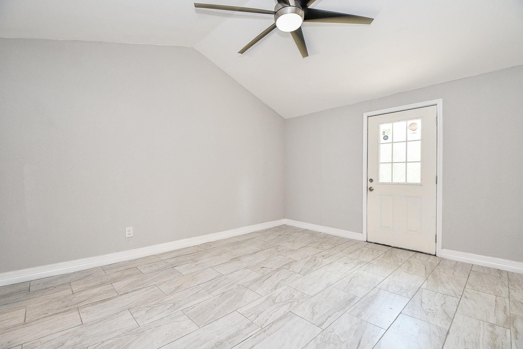 5811 Greencraig Drive - Photo 7