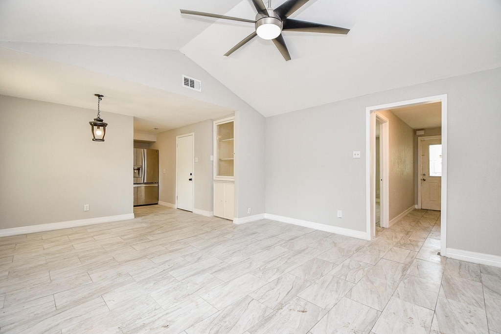 5811 Greencraig Drive - Photo 5
