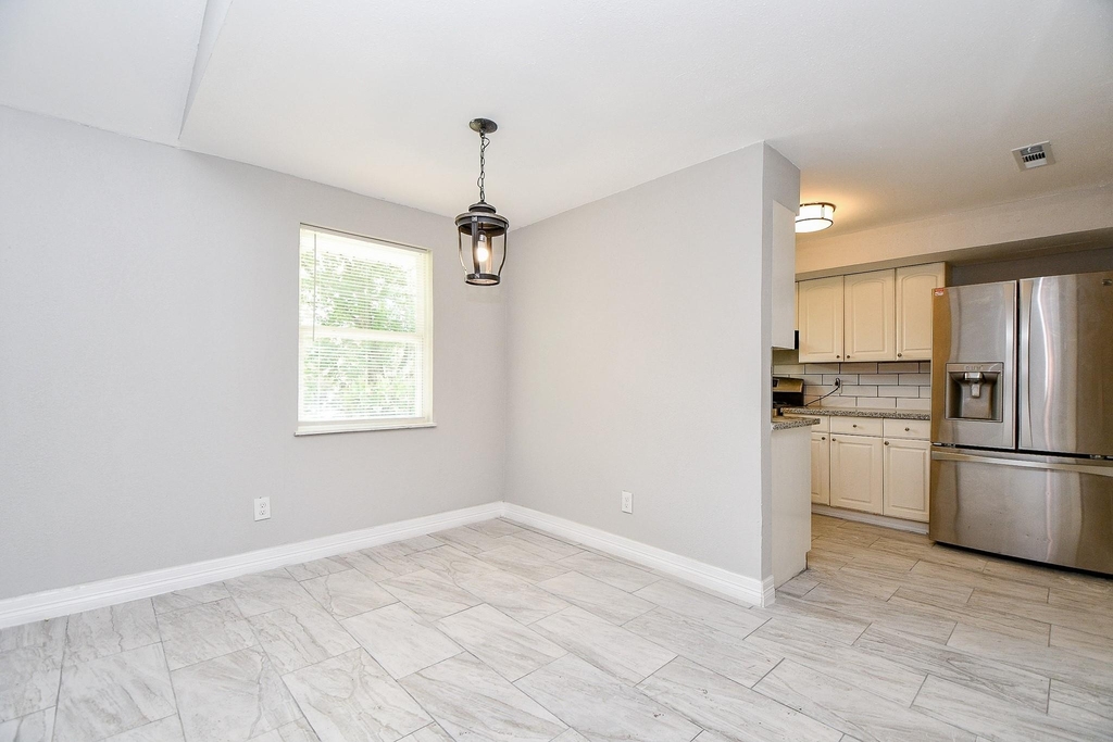 5811 Greencraig Drive - Photo 8