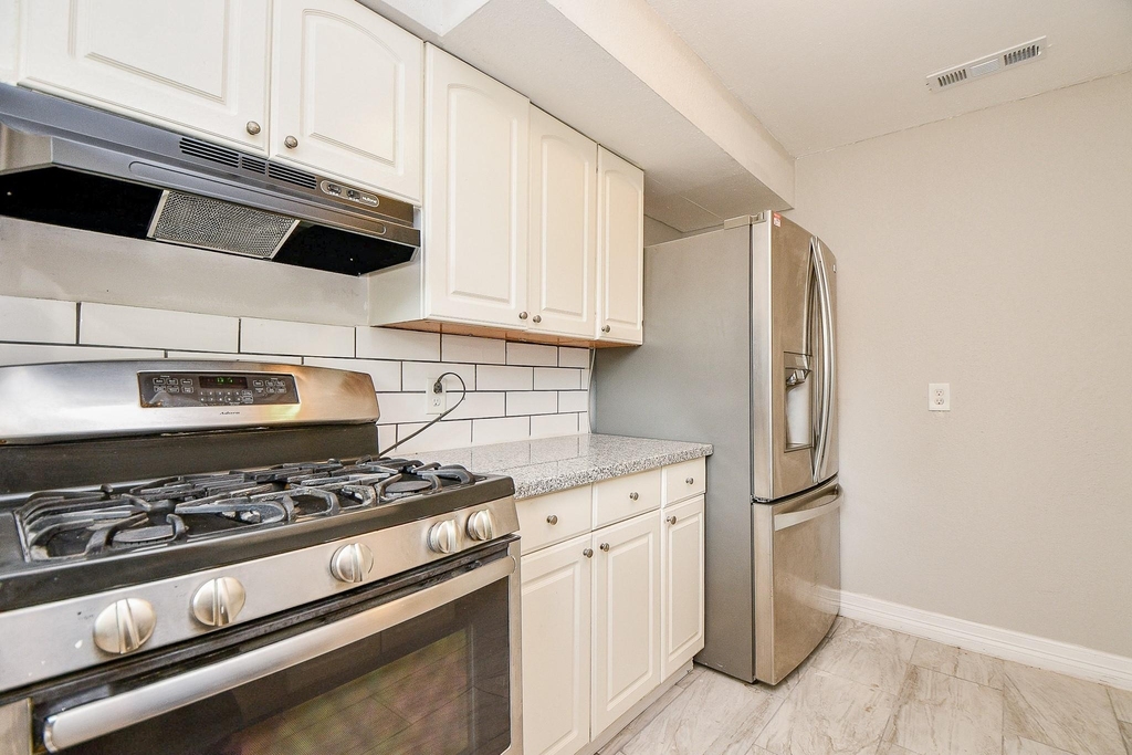 5811 Greencraig Drive - Photo 14