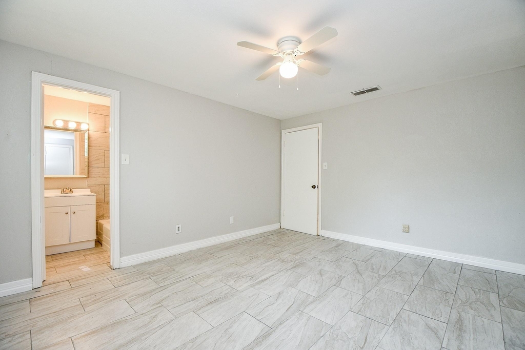 5811 Greencraig Drive - Photo 21