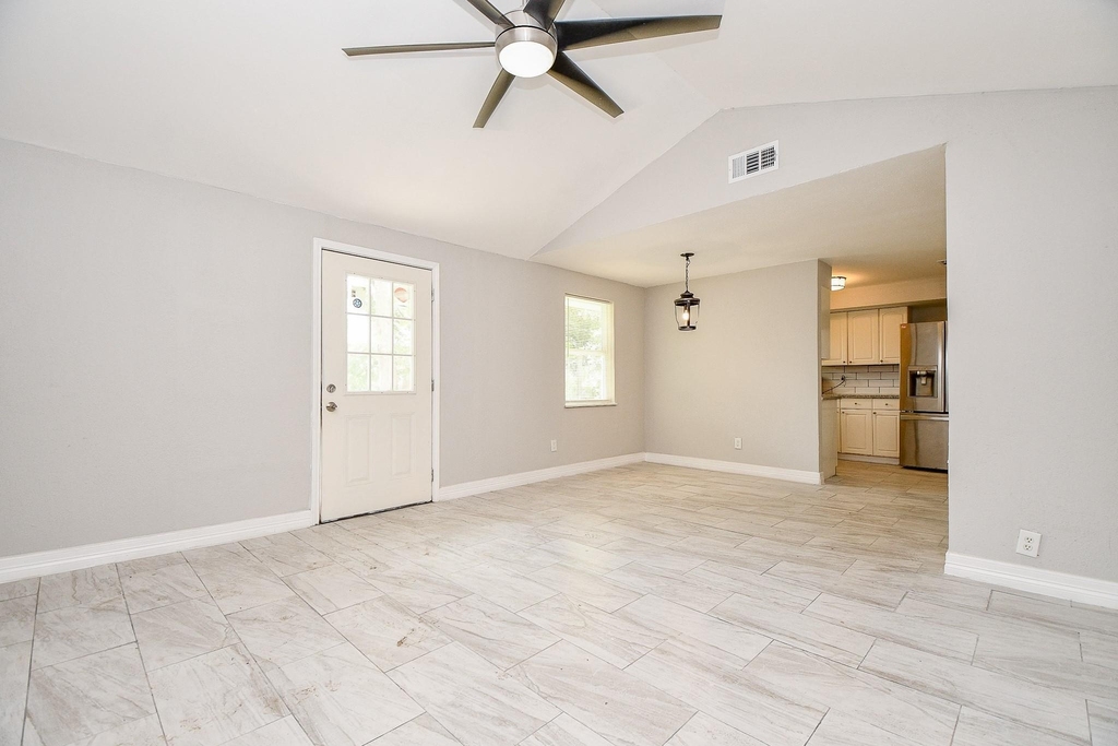 5811 Greencraig Drive - Photo 6