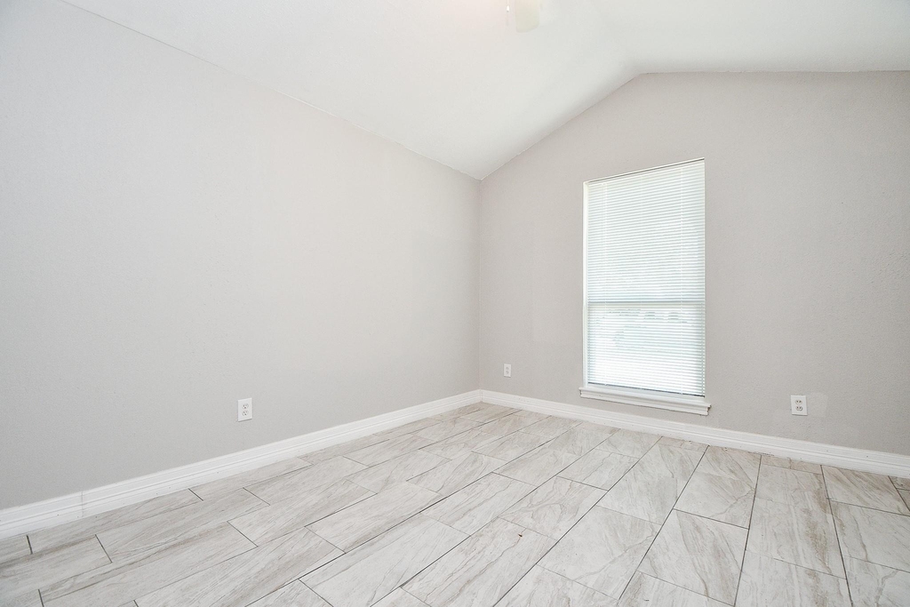 5811 Greencraig Drive - Photo 16