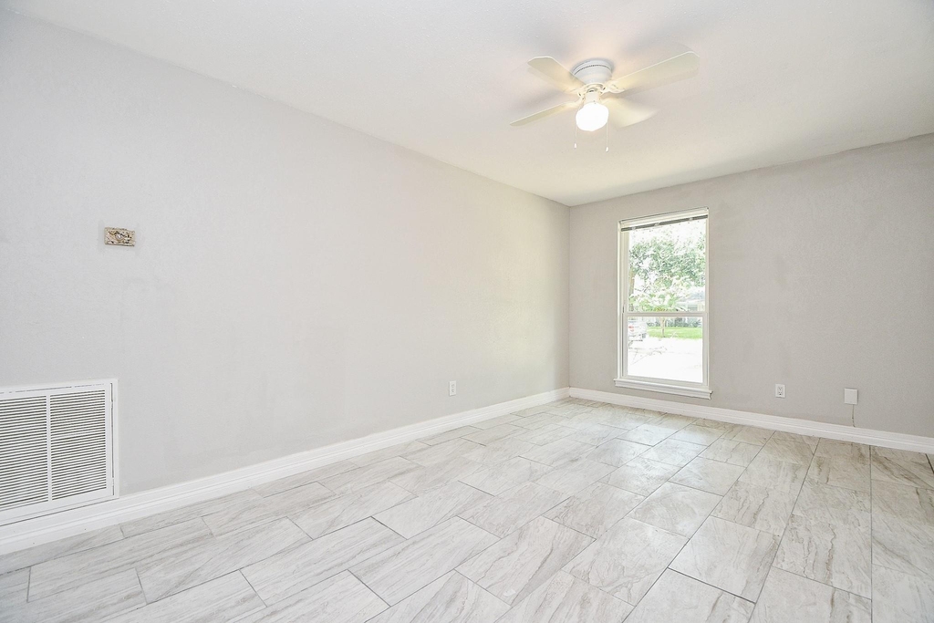 5811 Greencraig Drive - Photo 25