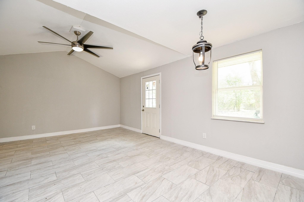 5811 Greencraig Drive - Photo 9