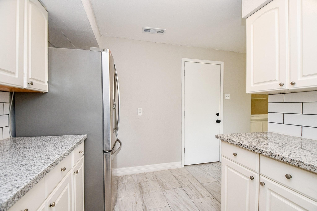 5811 Greencraig Drive - Photo 13