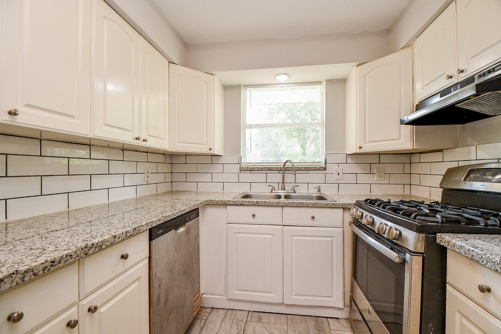 5811 Greencraig Drive - Photo 12