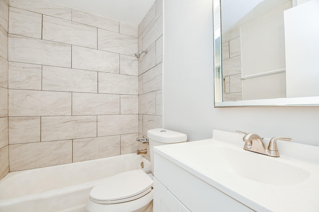5811 Greencraig Drive - Photo 24