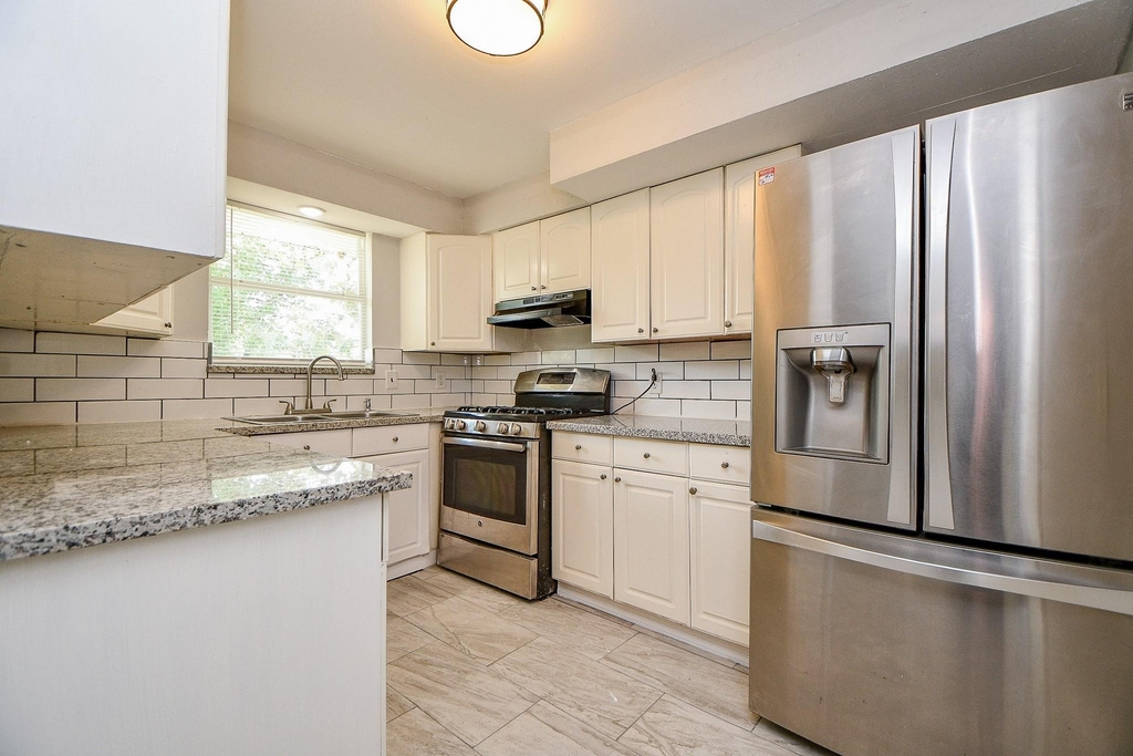 5811 Greencraig Drive - Photo 10