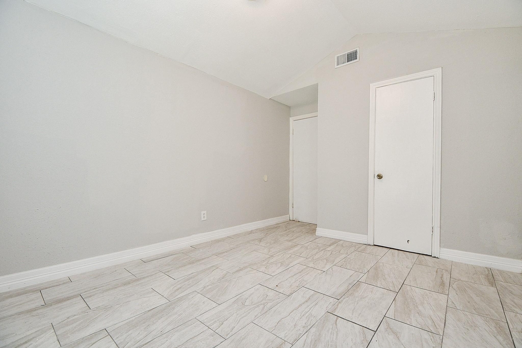 5811 Greencraig Drive - Photo 18