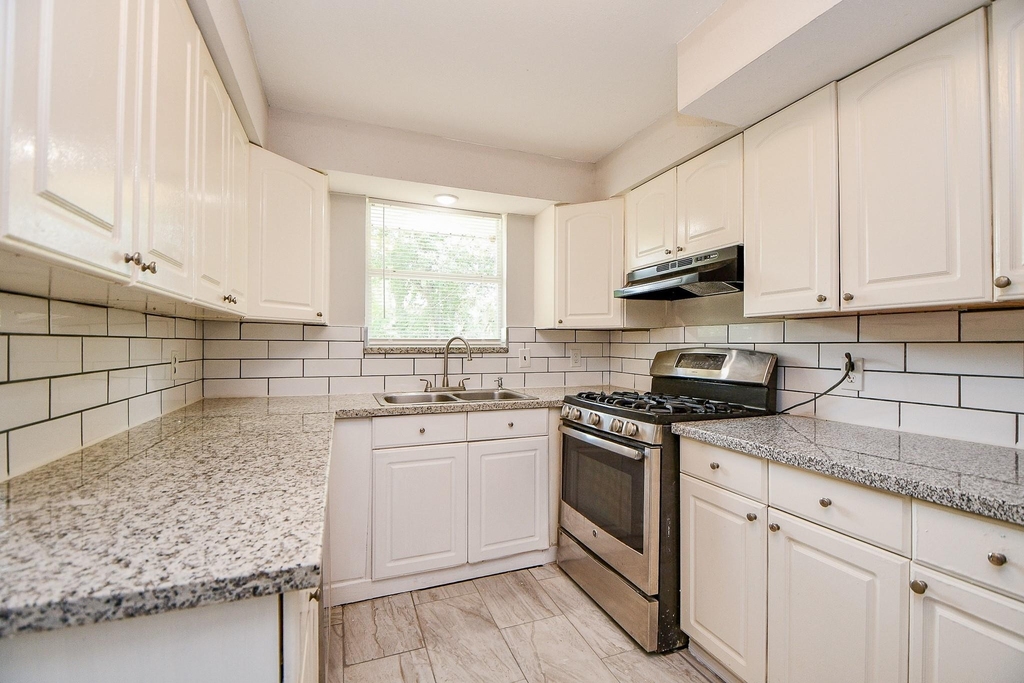 5811 Greencraig Drive - Photo 11