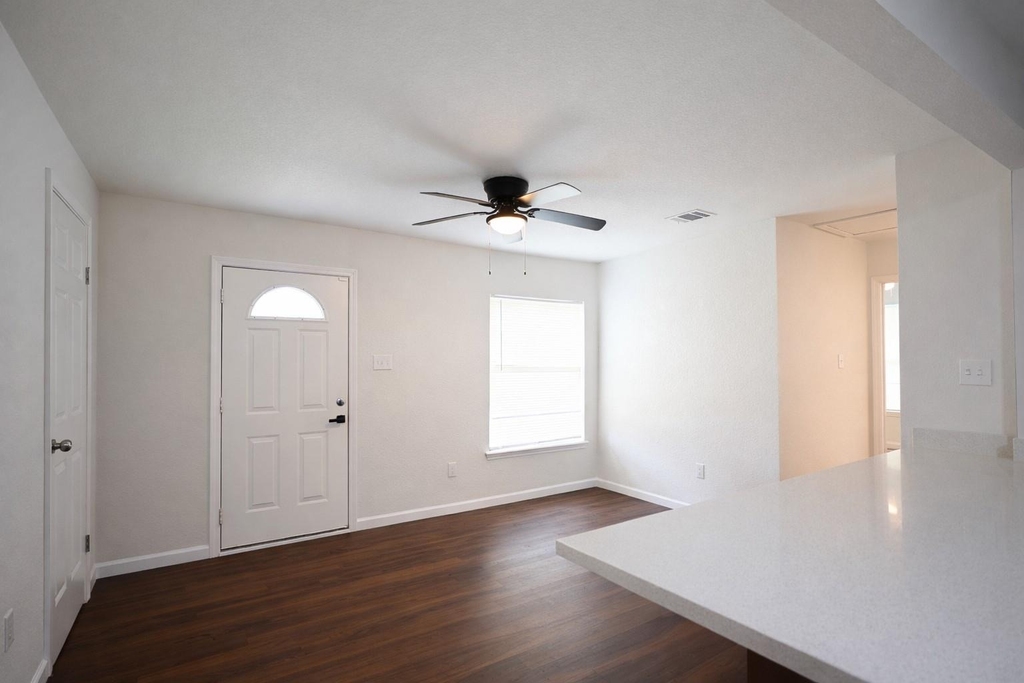 916 Parkway Street - Photo 3
