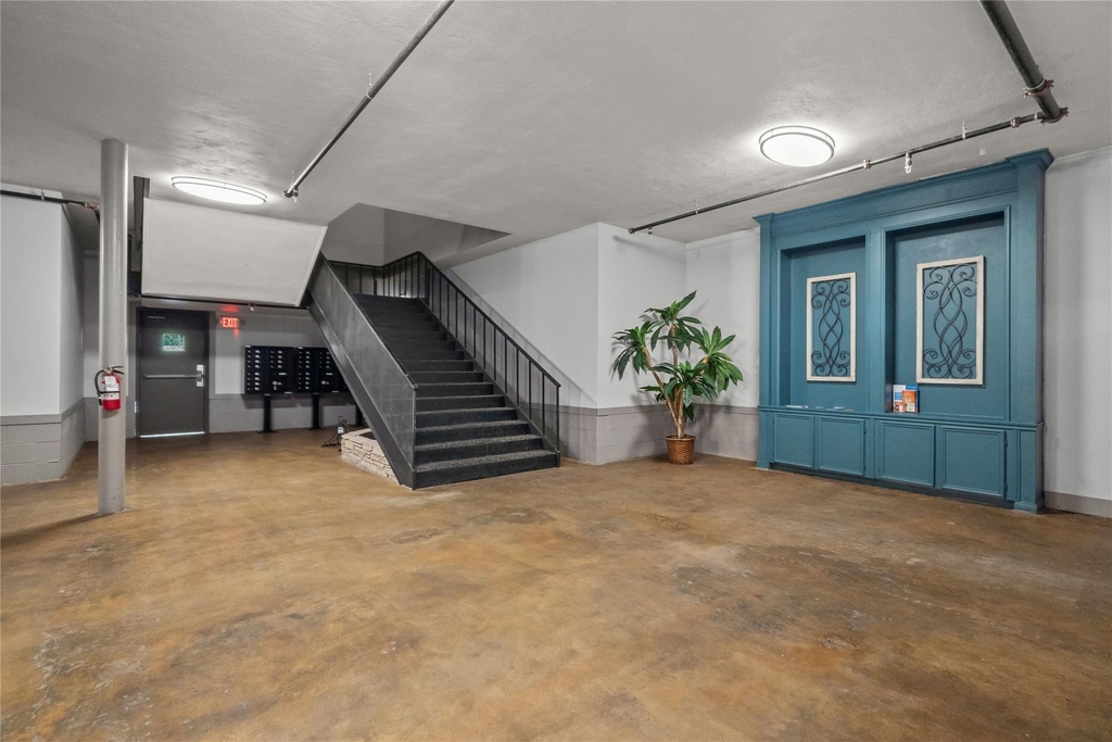 612 W Texas Avenue - Photo 1