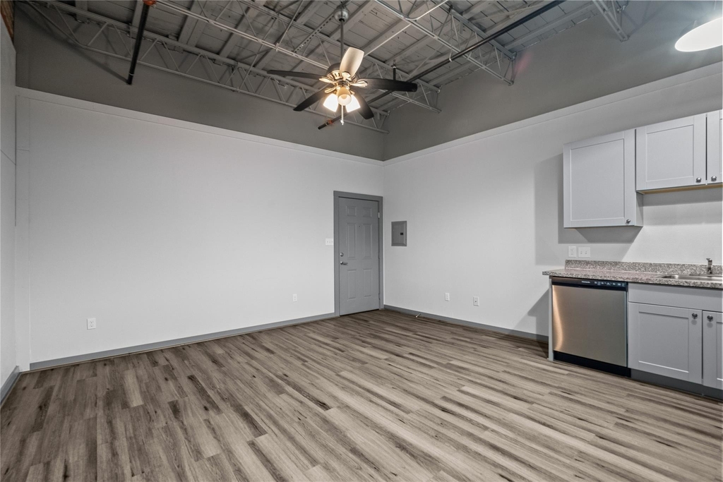 612 W Texas Avenue - Photo 4