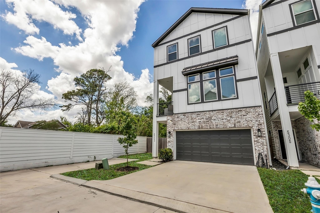 5303 Donovan Gardens Lane - Photo 0