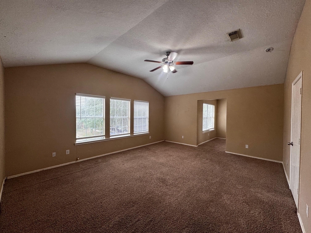 1411 Hallcroft Ln Lane - Photo 6