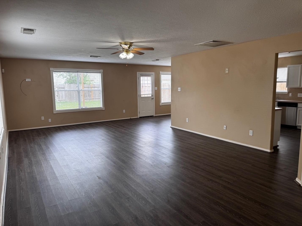 1411 Hallcroft Ln Lane - Photo 0
