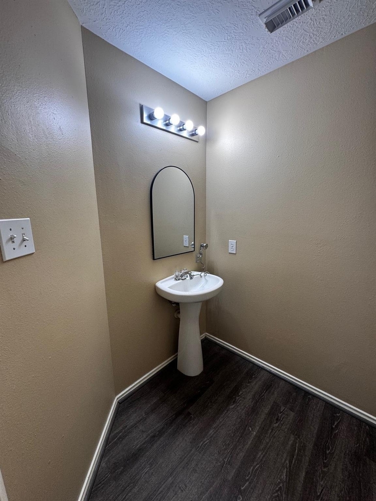 1411 Hallcroft Ln Lane - Photo 5