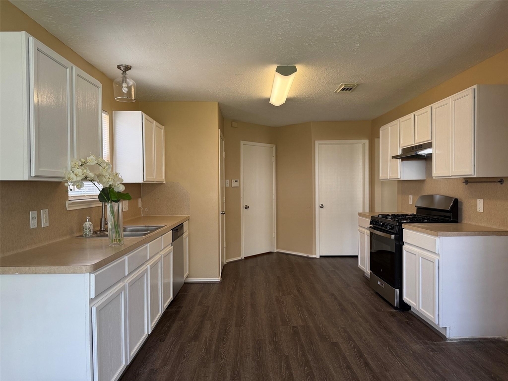 1411 Hallcroft Ln Lane - Photo 2