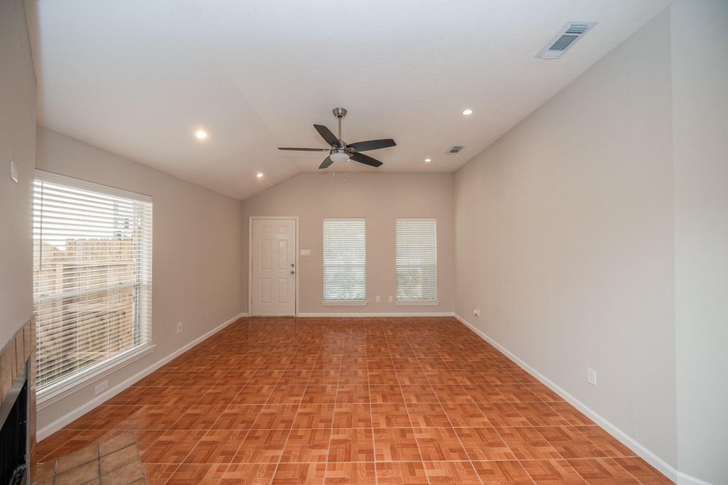 121 Coffee Lane - Photo 3