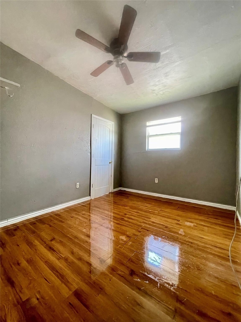 6912 Avenue C - Photo 12