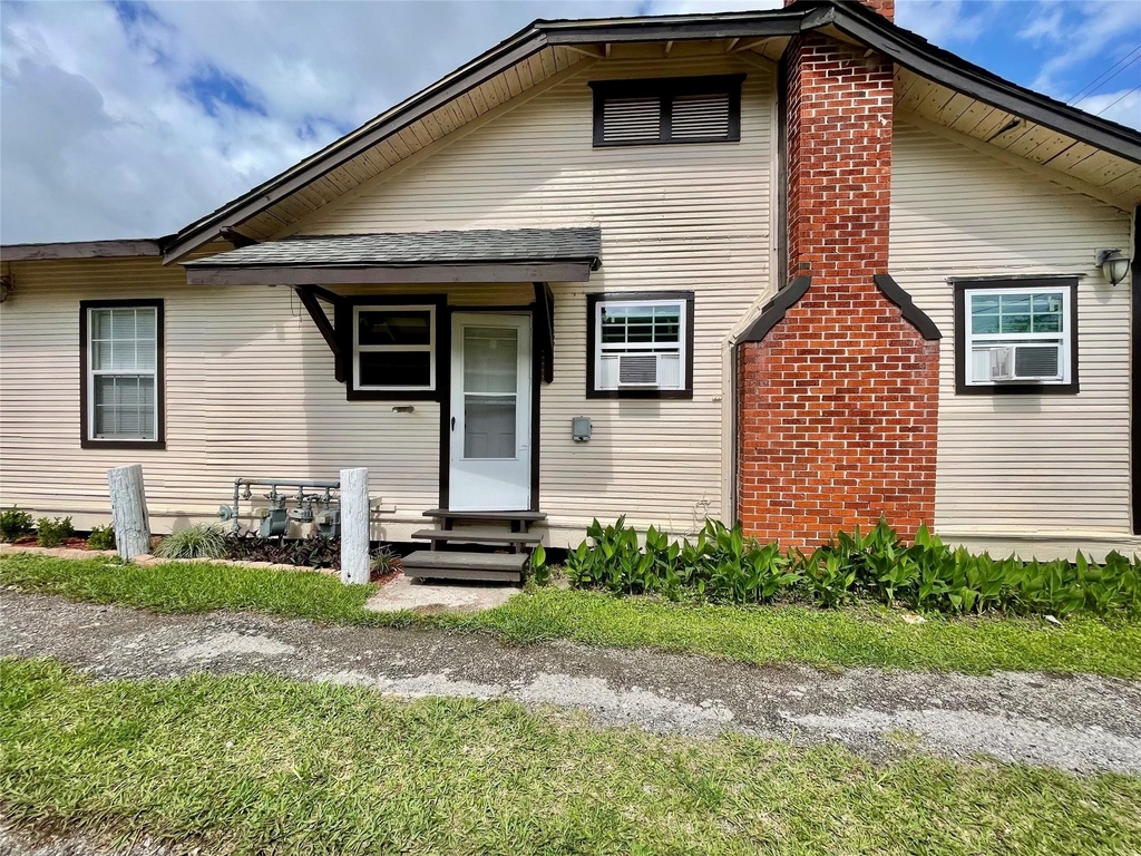 6912 Avenue C - Photo 0