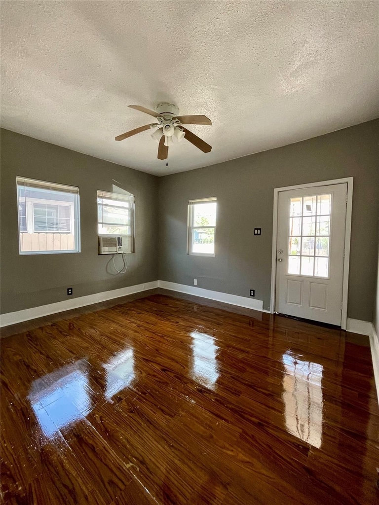 6912 Avenue C - Photo 5