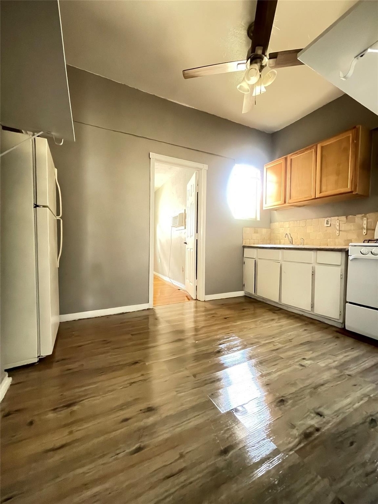 6912 Avenue C - Photo 16