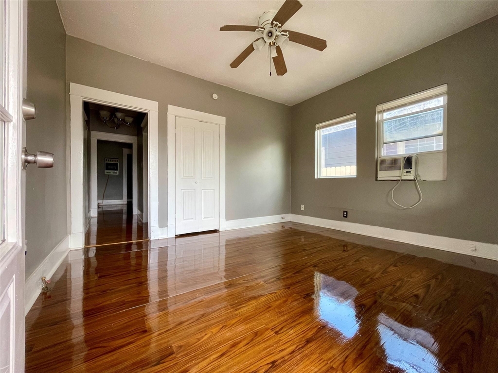 6912 Avenue C - Photo 6