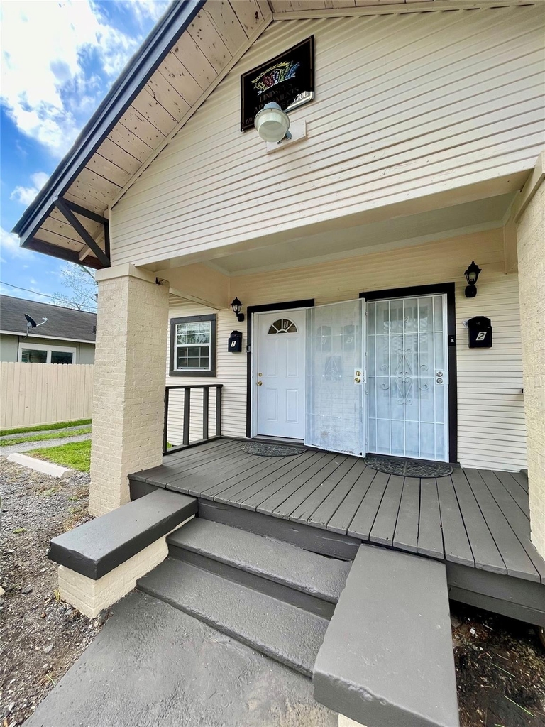 6912 Avenue C - Photo 2