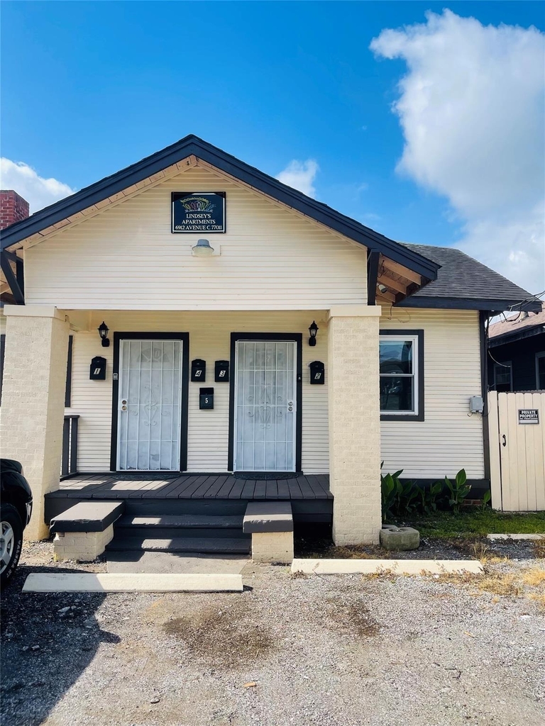 6912 Avenue C - Photo 3